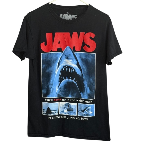Jaws Movie Theater Poster Short Sleeve Graphic T-Shirt Size Small - Picture 1 of 5